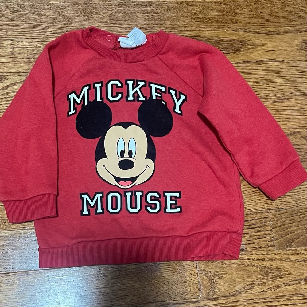 H&m Disney sweater size 12M in excellent condition!